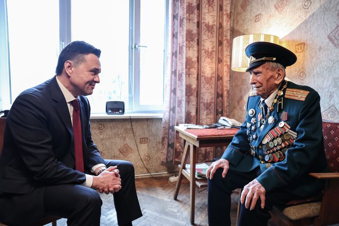 Губернатор присвоил знание Почетного гражданина ветерану Великой Отечественной войны Александру Золотову