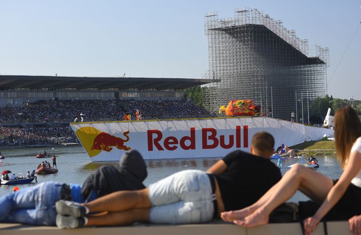 Фестиваль самодельных летательных аппаратов Red Bull Flugtag 2015