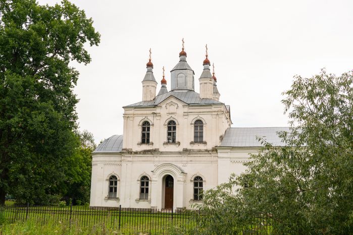 Шаховская. Воскресенский храм села Раменье