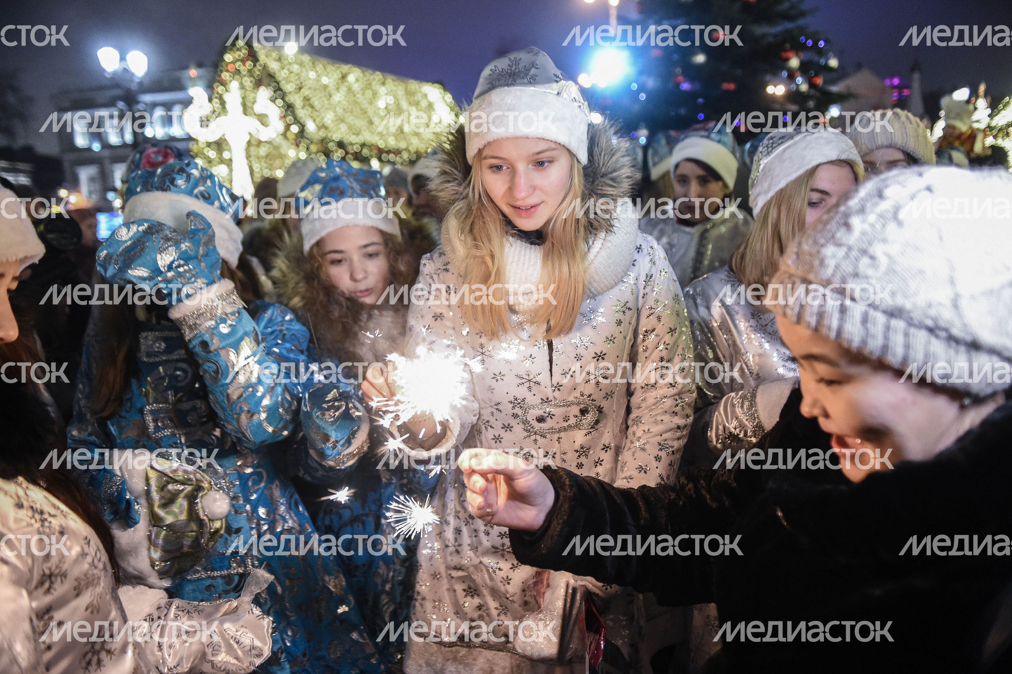 Парад Снегурочек в Москве