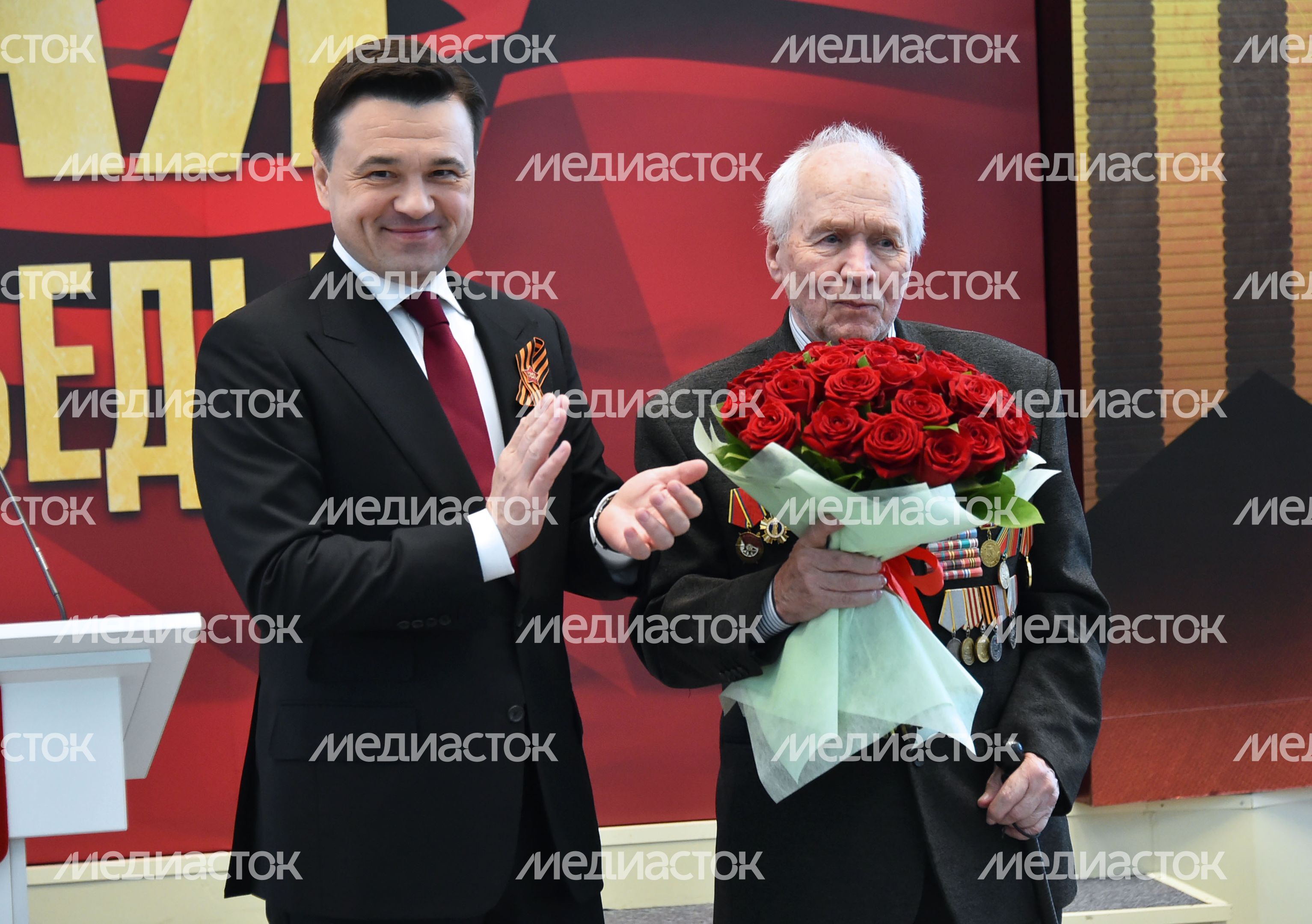 А. Воробьев вручил награды на празднике в честь Дня Победы