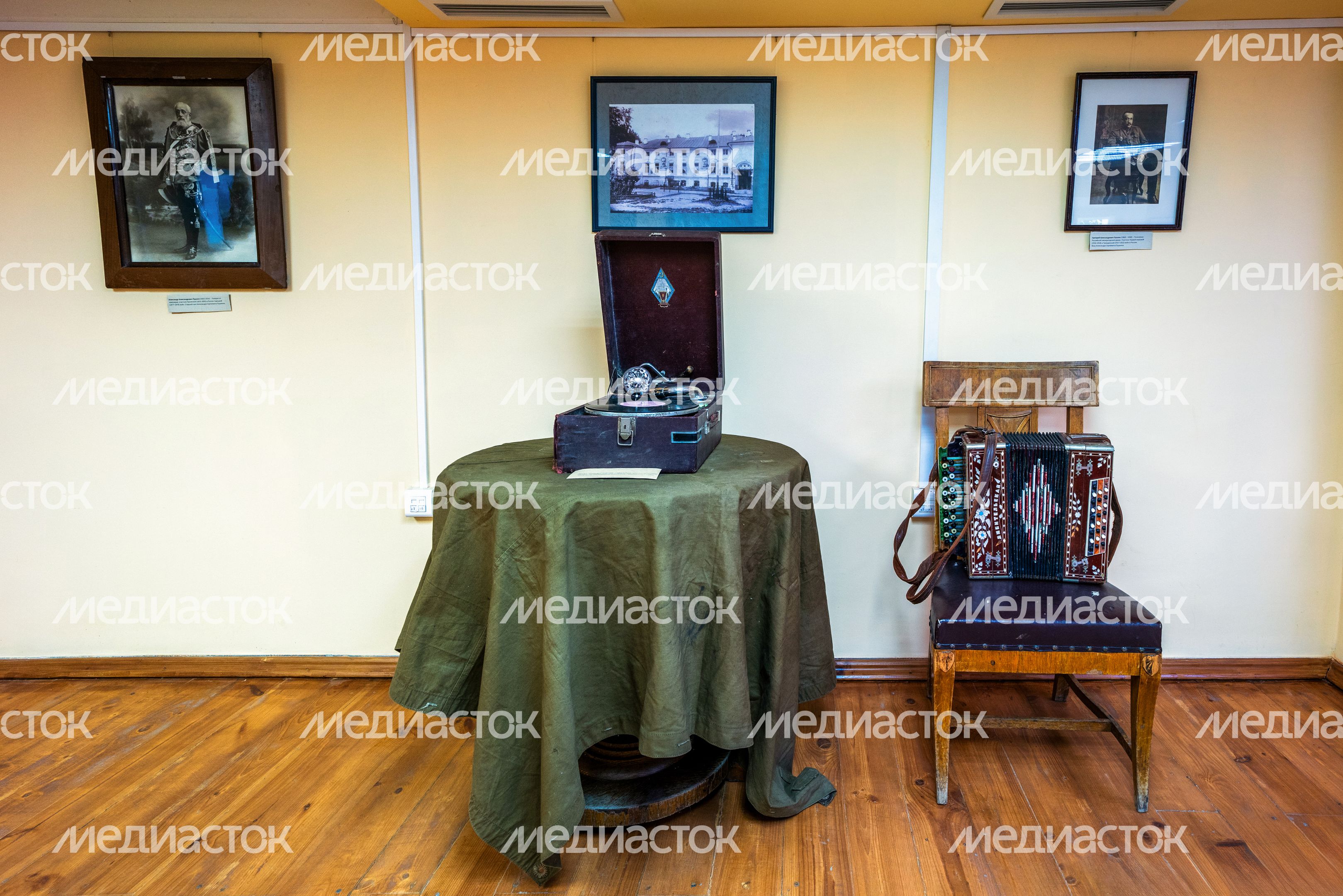 Выставка «Пушкин – имя ратное» в усадьбе Лопасня-Зачатьевское к 80-летию Победы Выставка «Пушкин – имя ратное» в усадьбе Лопасня-Зачатьевское к 80-летию Победы