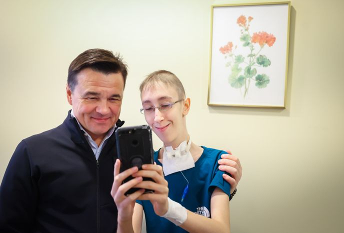 Губернатор и протоиерей Александр Ткаченко навестили юных пациентов Московского областного хосписа