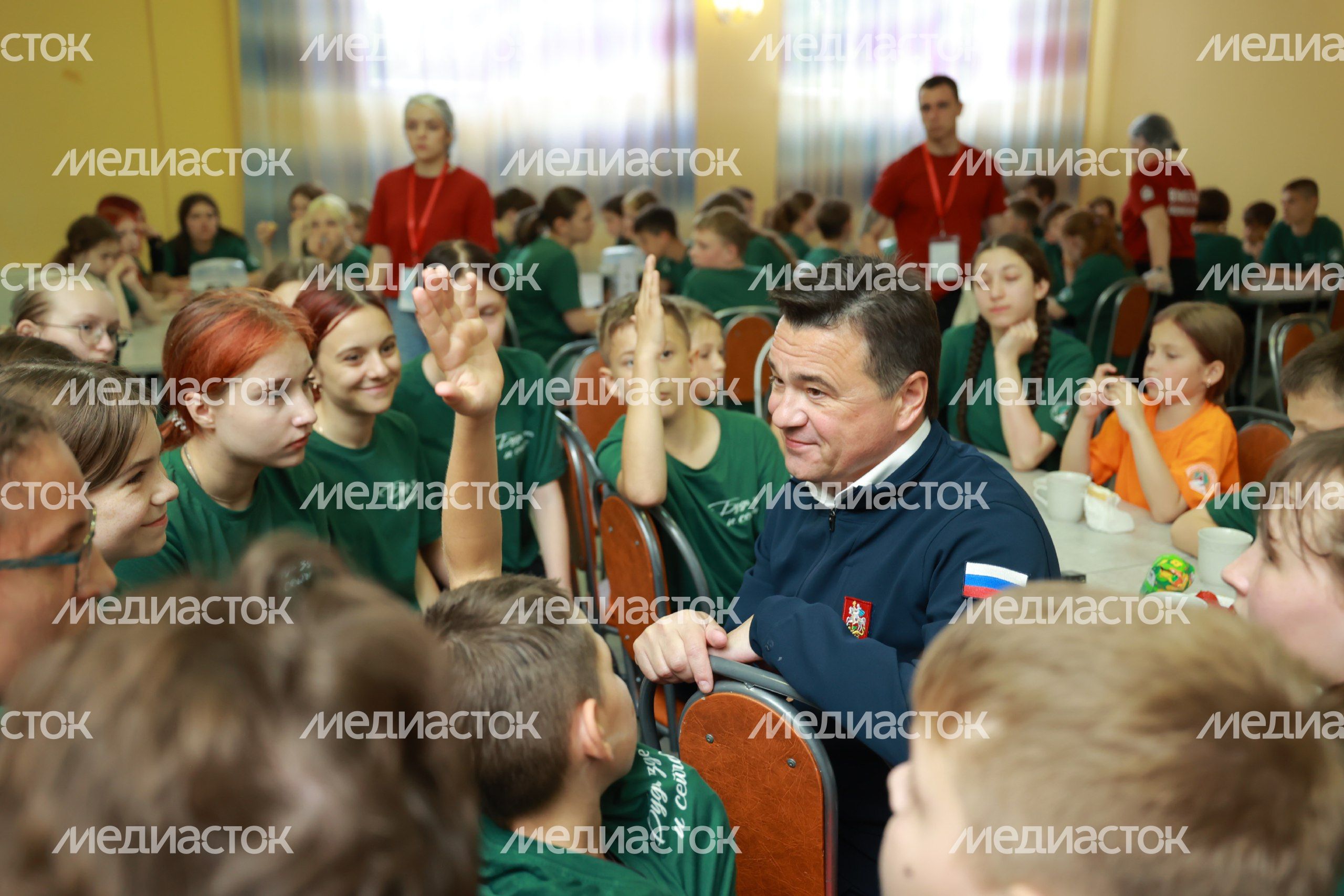 Андрей Воробьев навестил детей участников СВО в оздоровительном лагере «Литвиново»