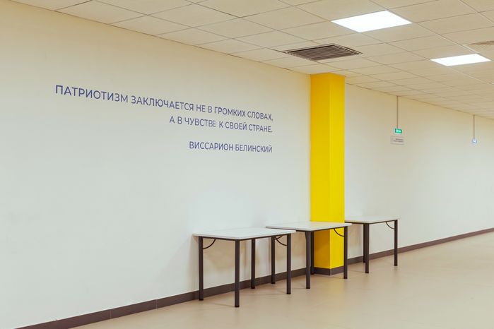 Коридор в новом корпусе школы №15 в ЖК «Героев» в Балашихе