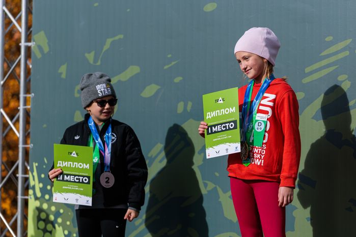 Награждение бегунов на забеге Hero League Trail в Красногорске
