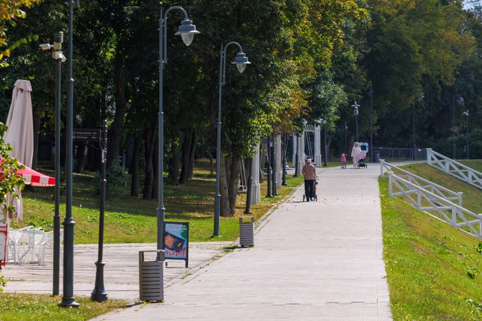 Парк усадьбы Кривякино летом в Воскресенске