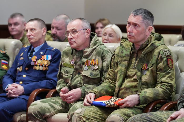 Добровольцам подразделения БАРС вручили государственные награды