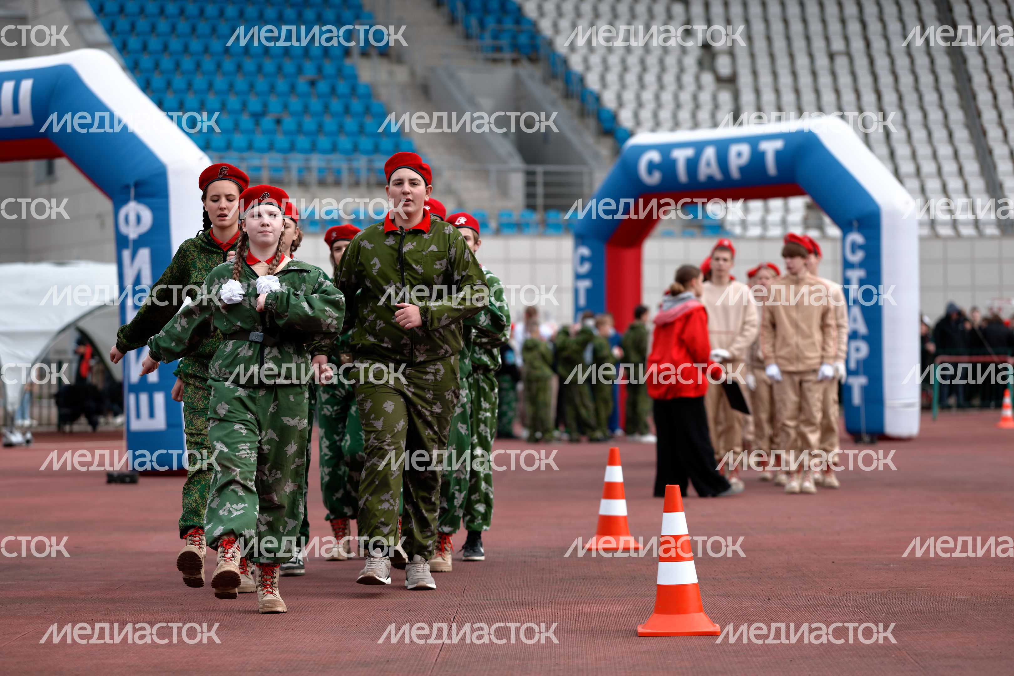 Смотр строя и песни показали школьники в военно-патриотической игре «Наследники Победы» в Подольске
