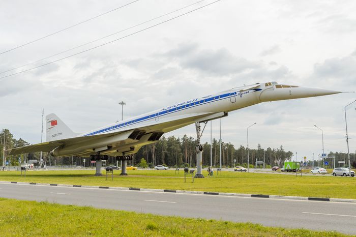 Памятник Ту-144