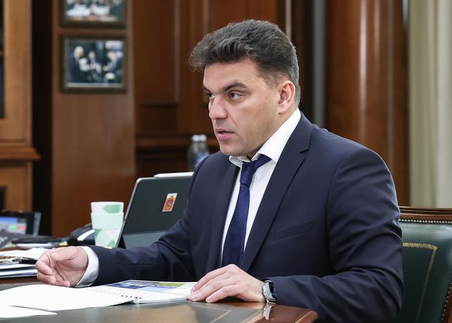 Андрей Воробьев провел рабочую встречу с главой Можайского округа