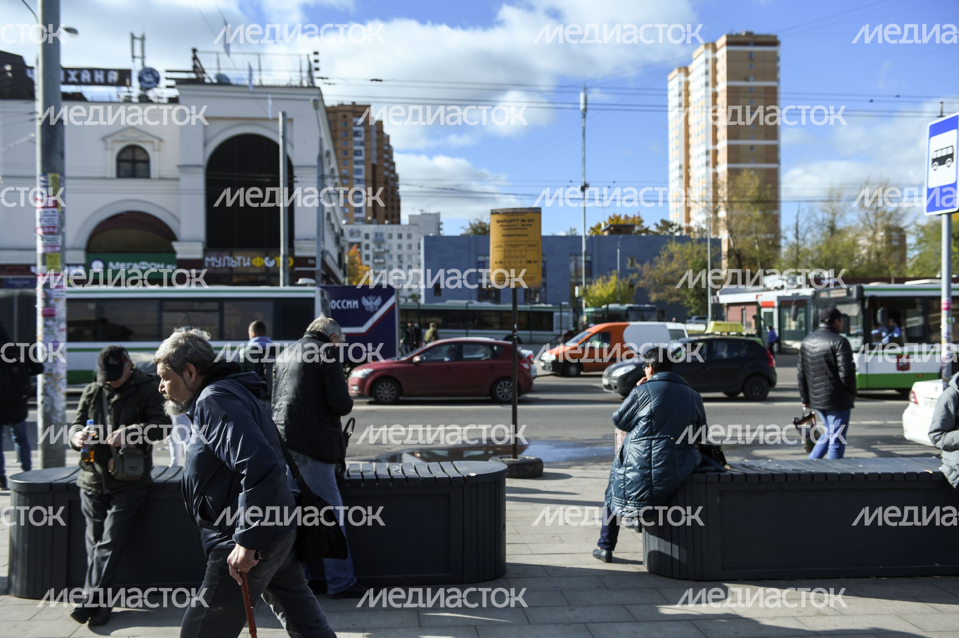 Пенсионеры на улицах Москвы