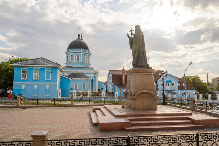 Памятник Патриарху Пимену