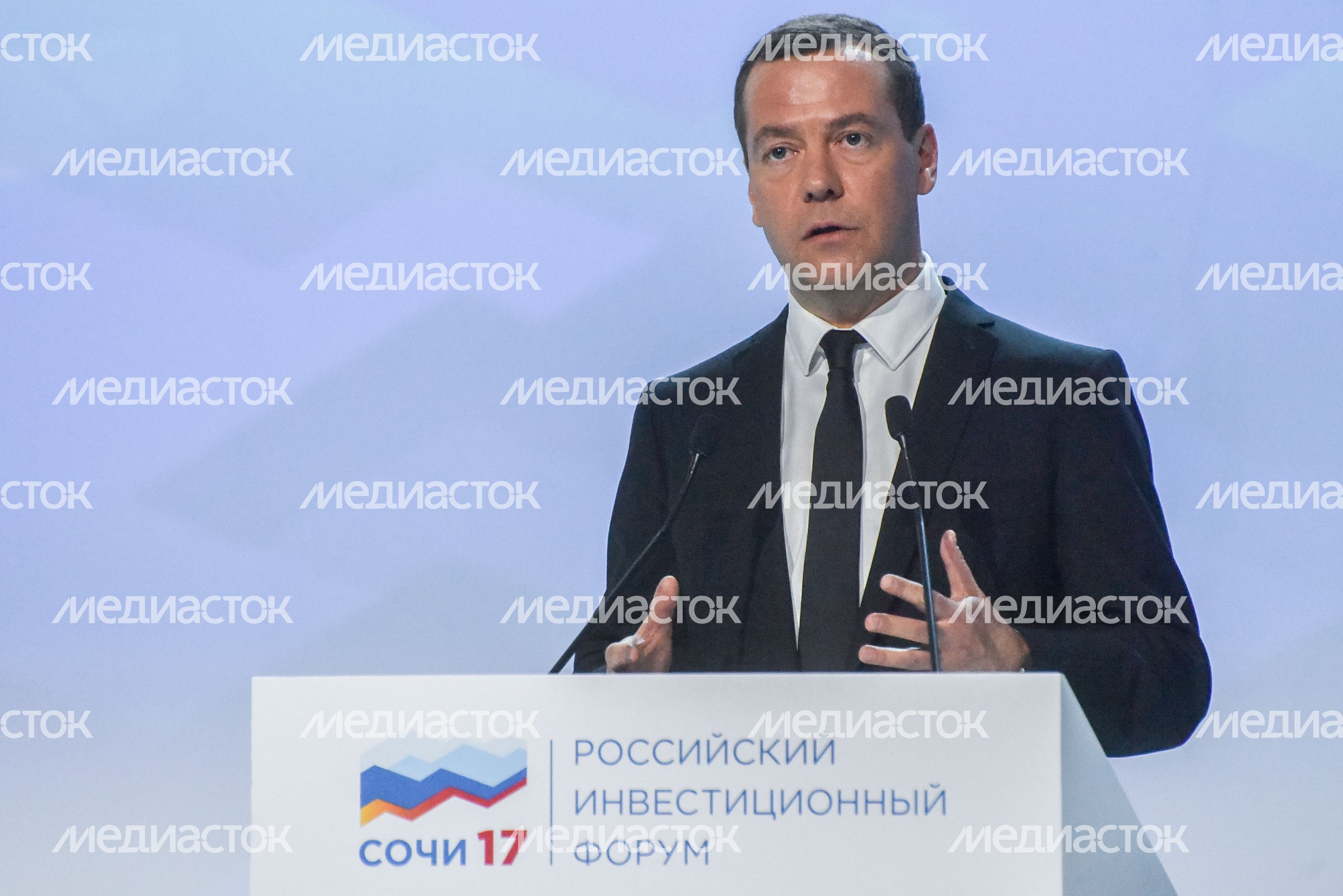 Пленарное заседание Российского Инвестионного Форума в Сочи
