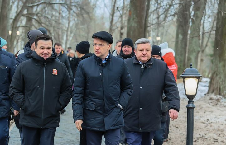 Андрей Воробьев, Владимир Мединский и Николай Овсиенко на открытии памятника Татищеву