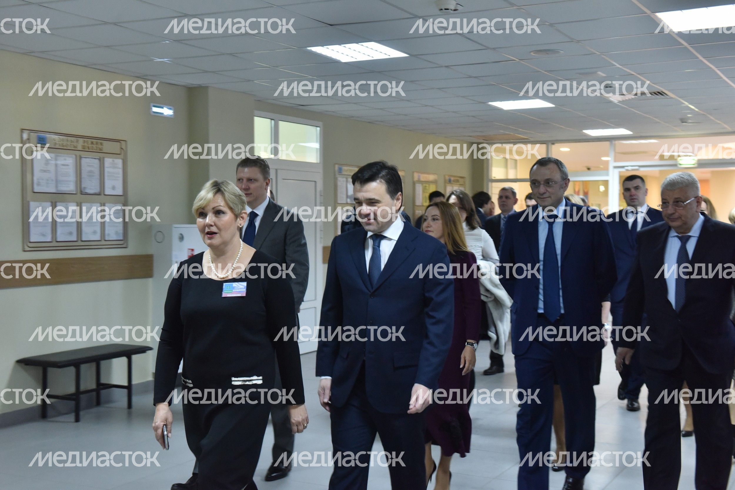 Губернатор вручил ордена за большой вклад в реконструкцию школы в Одинцовском районе