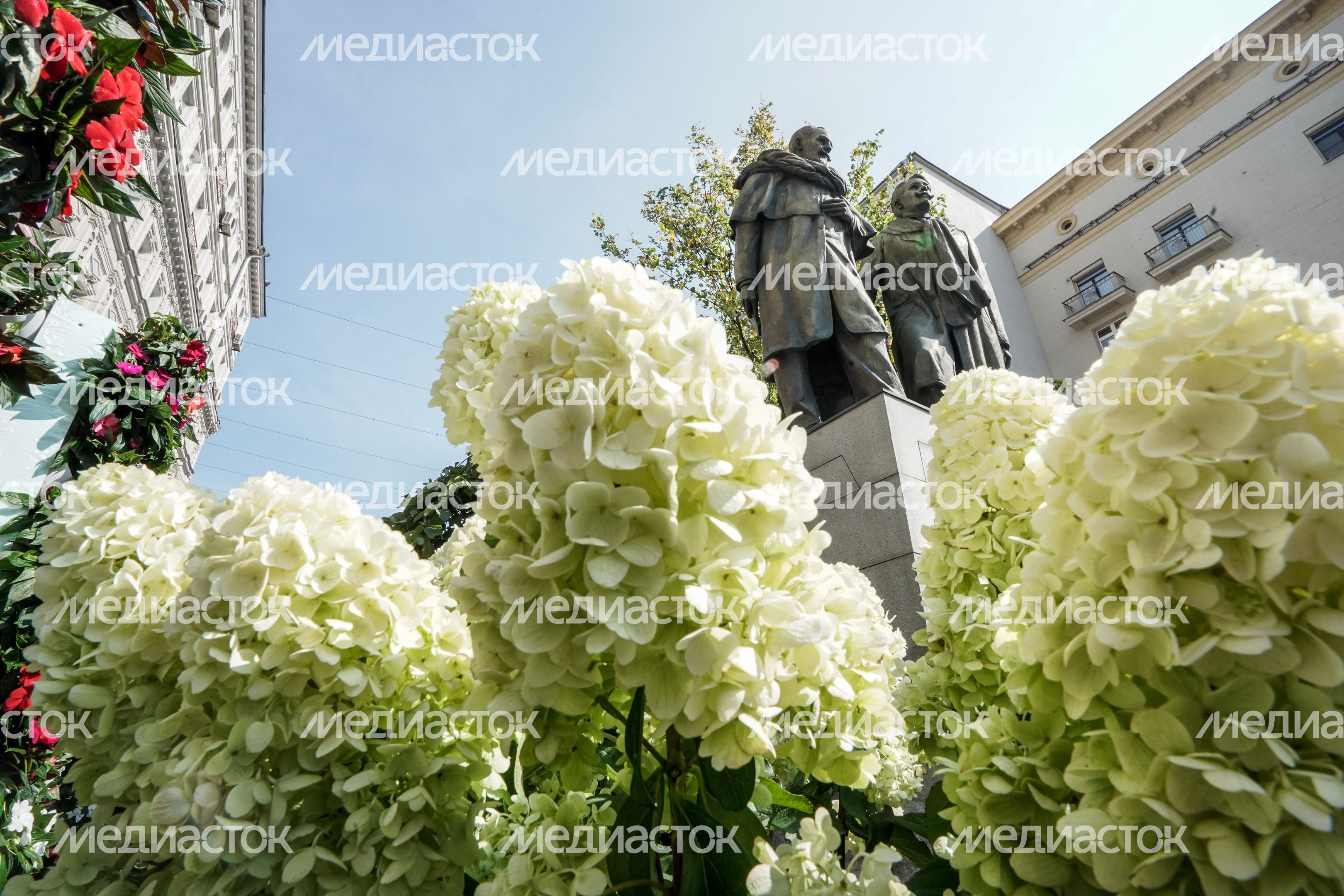 Подготовка к открытию площадки фестиваля «Цветочный джем» в Москве Подготовка к открытию площадки фестиваля «Цветочный джем» в Москве