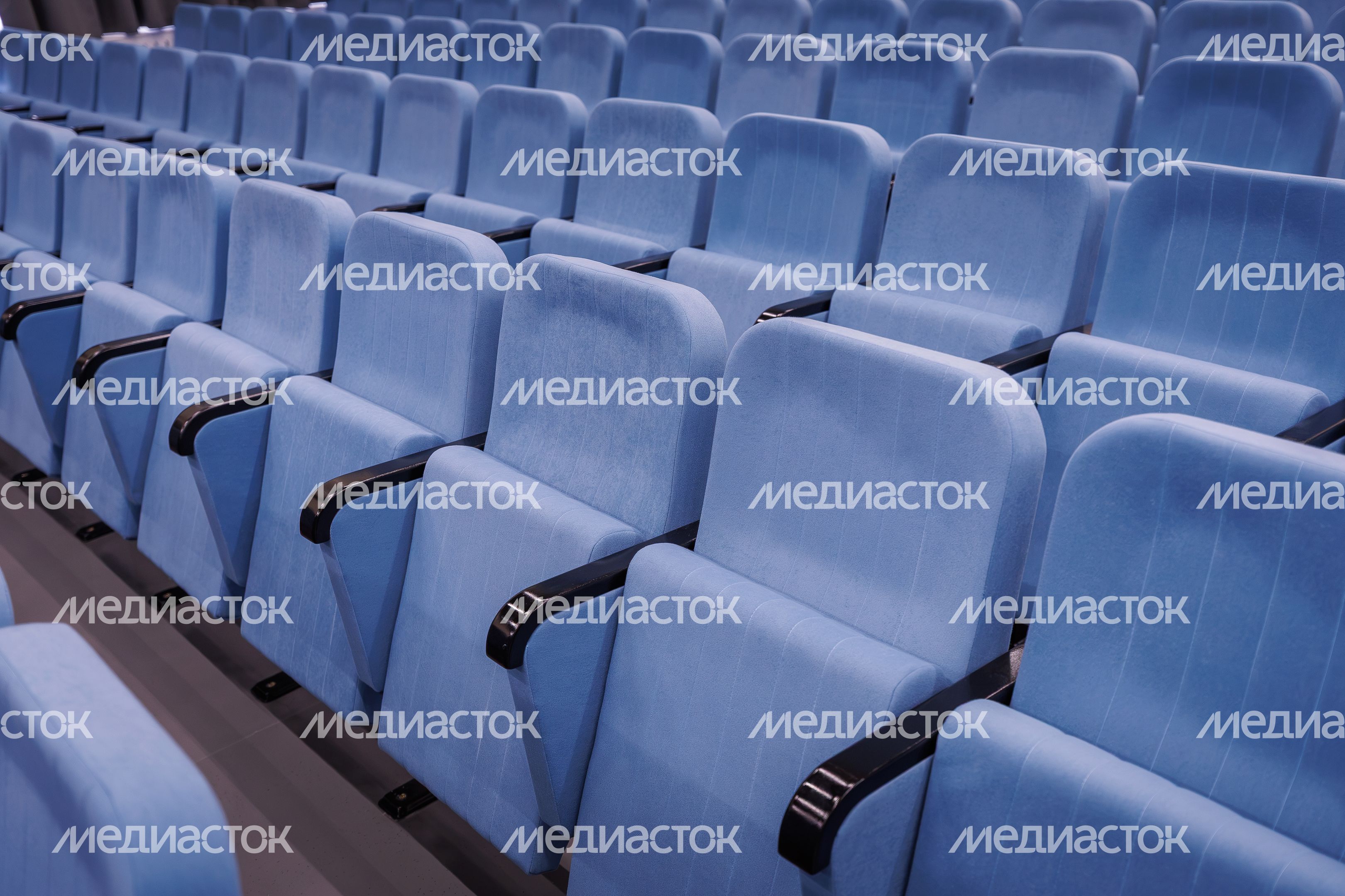 Гимназия №6 в Солнечногорске. Актовый зал в новом корпусе для начальной школы на улице Банковской Гимназия №6 в Солнечногорске. Актовый зал в новом корпусе для начальной школы на улице Банковской