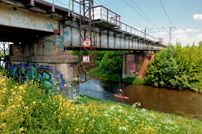 Массовый заплыв на 6 км по Москве-реке на сапах, каяках и байдарках в День России в Звенигороде Одинцовского округа