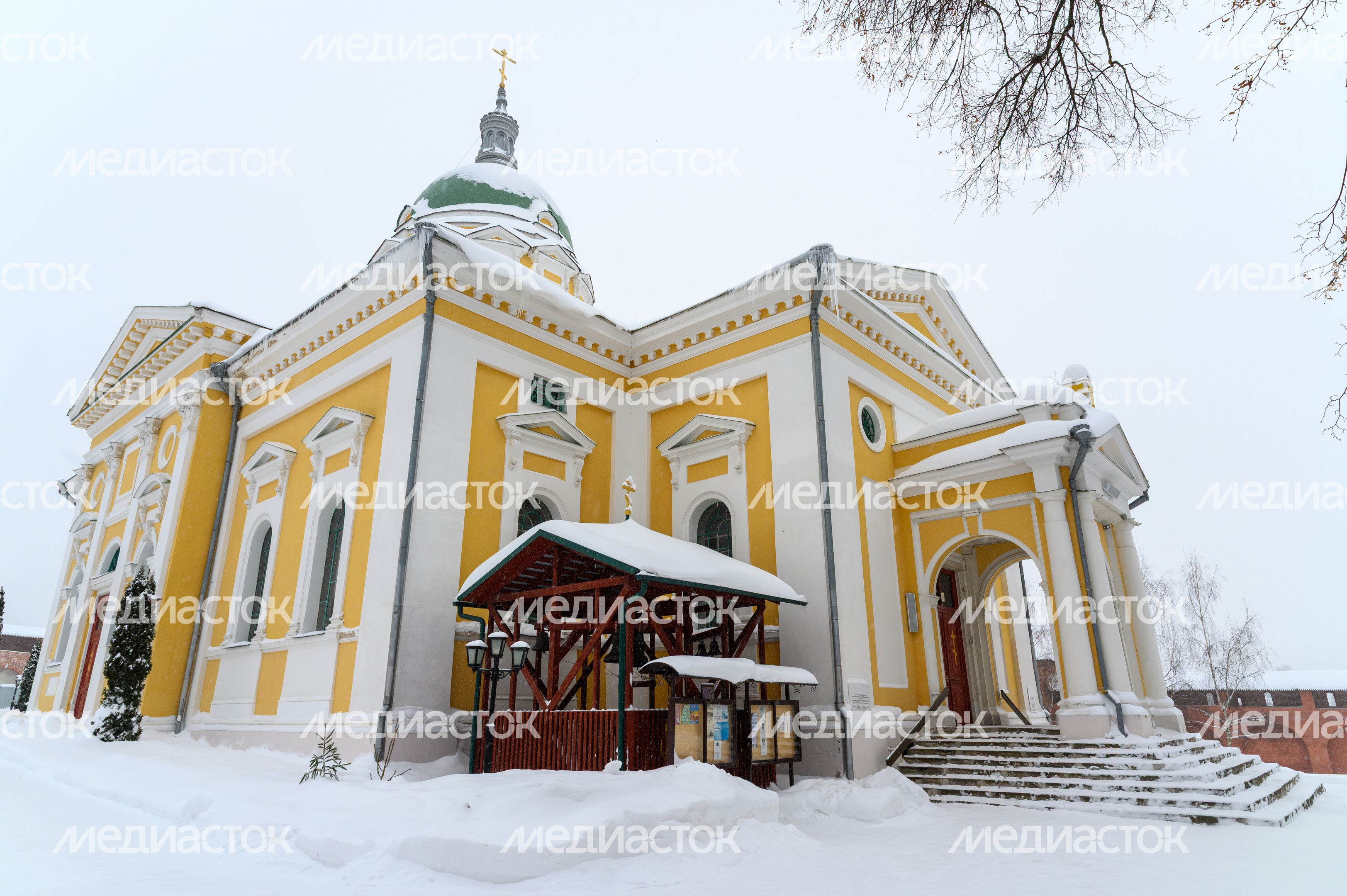 Иоанно-Предтеченский собор на территории Зарайского кремля Иоанно-Предтеченский собор на территории Зарайского кремля