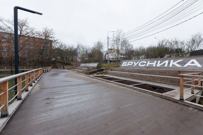 Набережная Малого Тарычевского пруда в Видном Ленинского округа после благоустройства