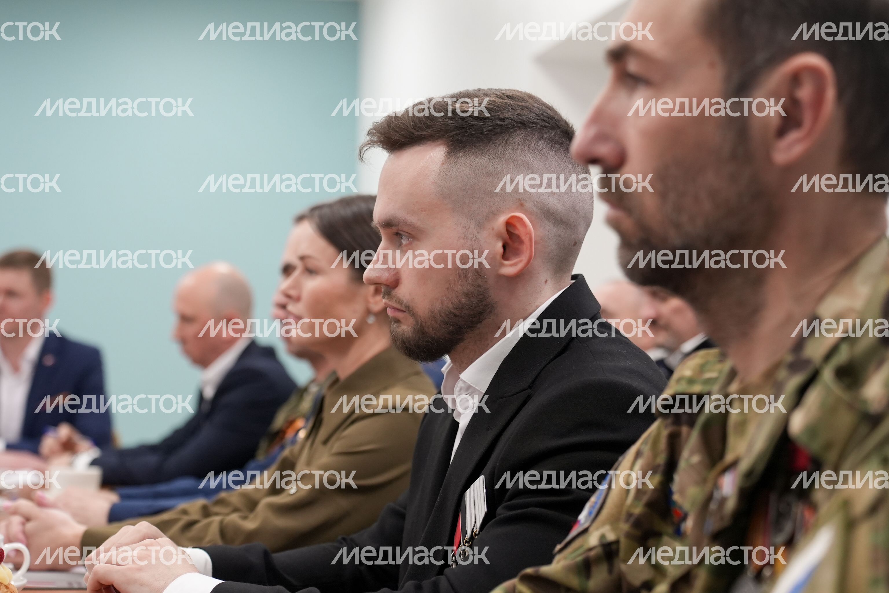 Андрей Воробьев и Игорь Щёголев встретились с финалистами программы "Герои Подмосковья" Андрей Воробьев и Игорь Щёголев встретились с финалистами программы "Герои Подмосковья"