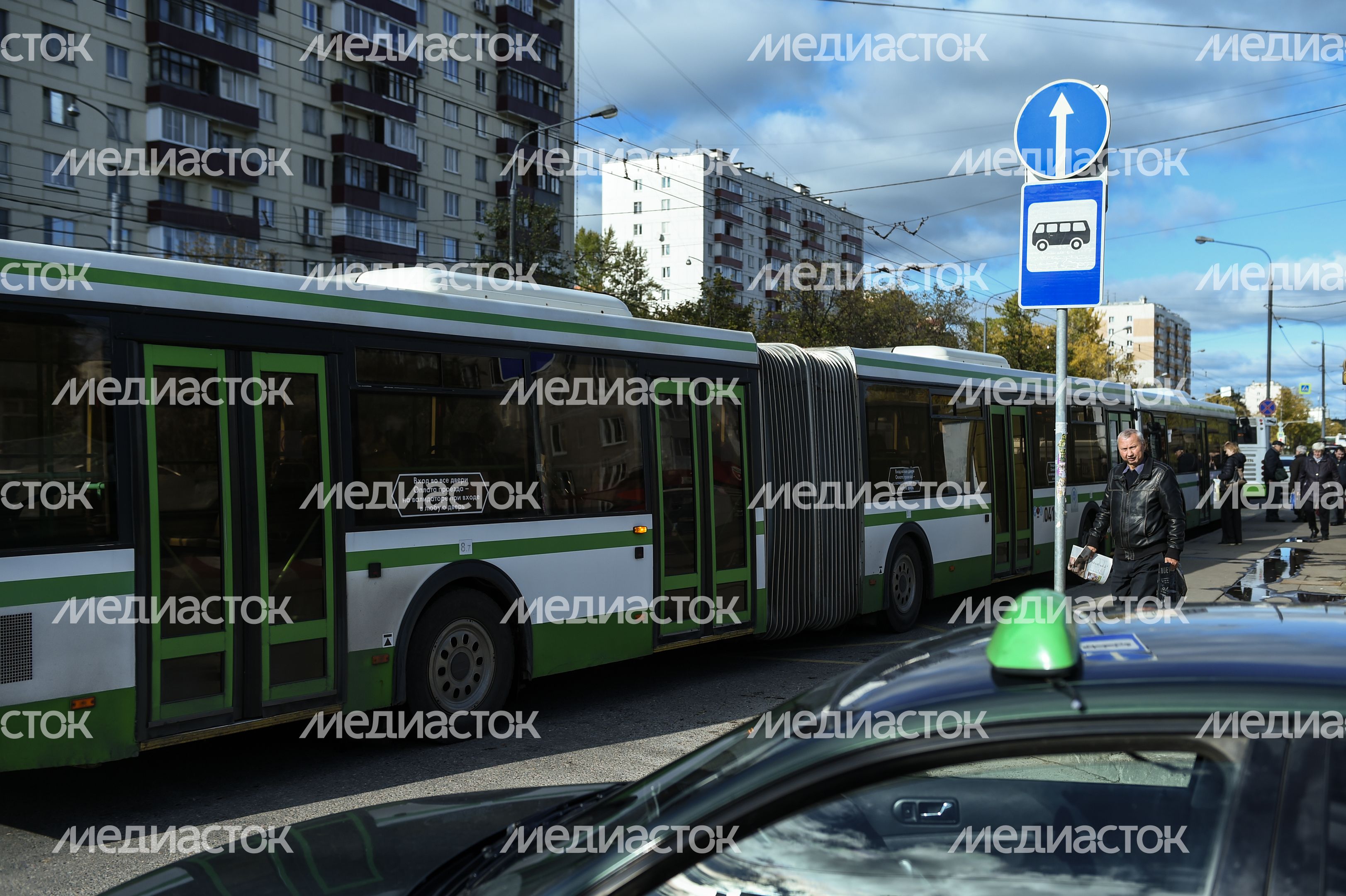 Пенсионеры на улицах Москвы