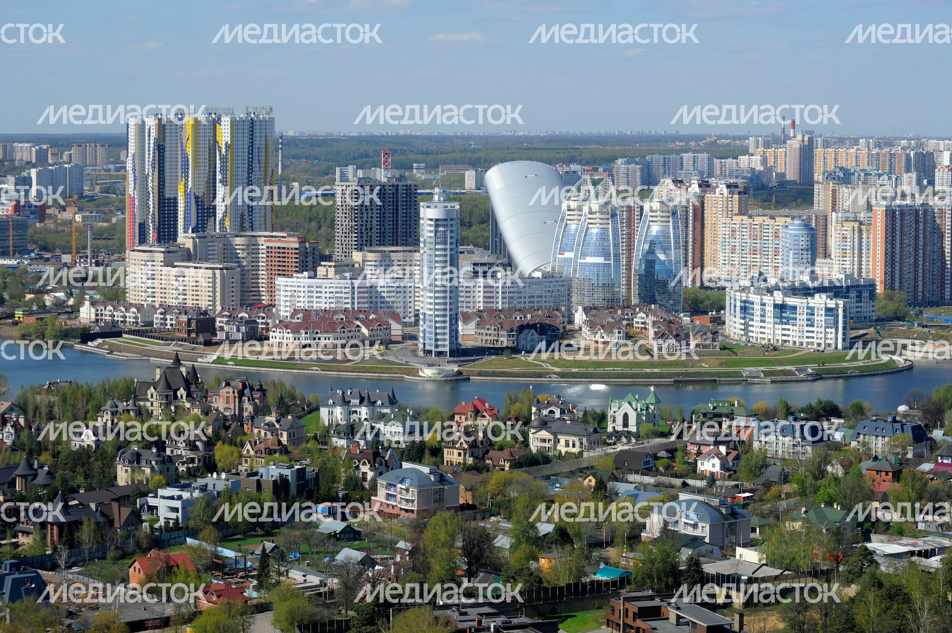 Парад вертолетов в память о погибших в ВОВ