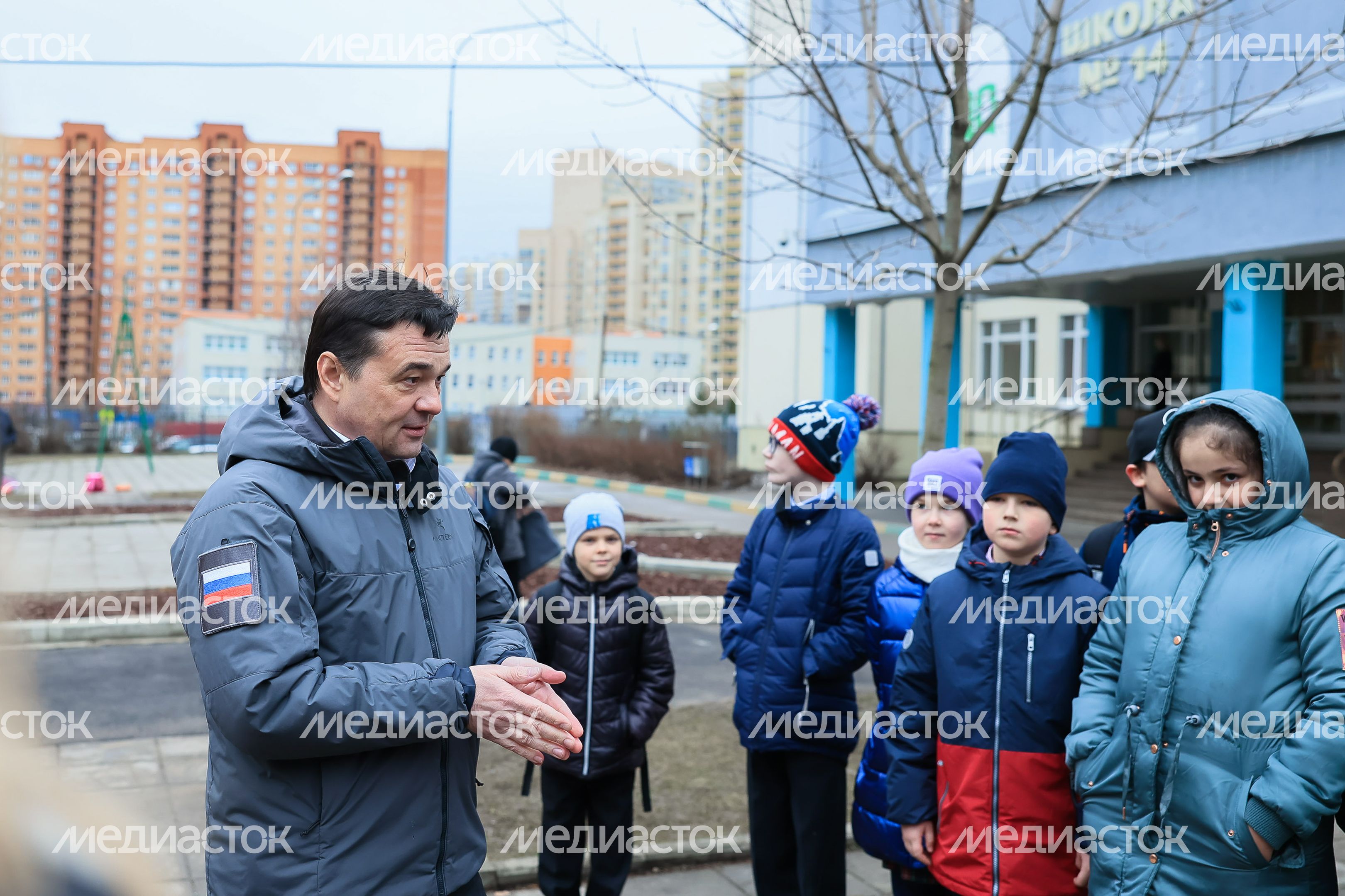 Проверка хода строительства пристройки к школе №14 в Долгопрудном Губернатором Подмосковья