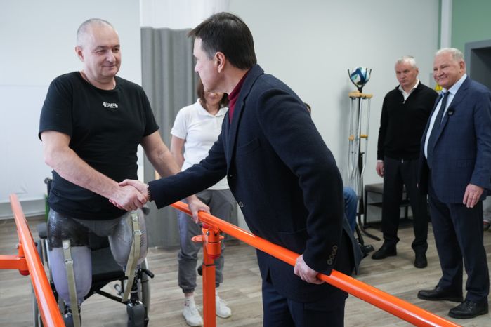Андрей Воробьев посетил Центр протезирования и реабилитации "Исток-Орто" во Фрязино
