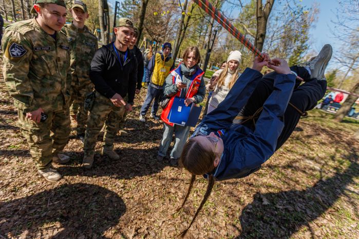 Спортивно-патриотическая игра «Зарница. Наследники победителей» в парке Мира в Мытищах