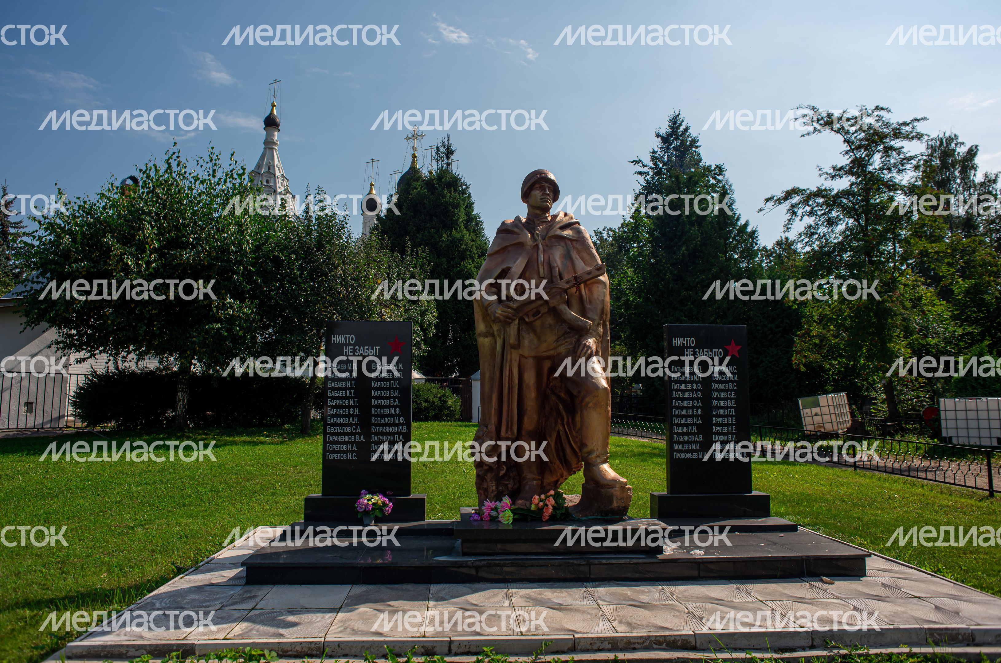 Летние виды церкви Сергия Радонежского в Комягино