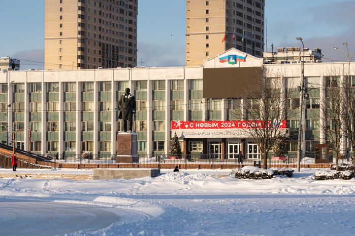 Администрация города Одинцово и памятник Ленину