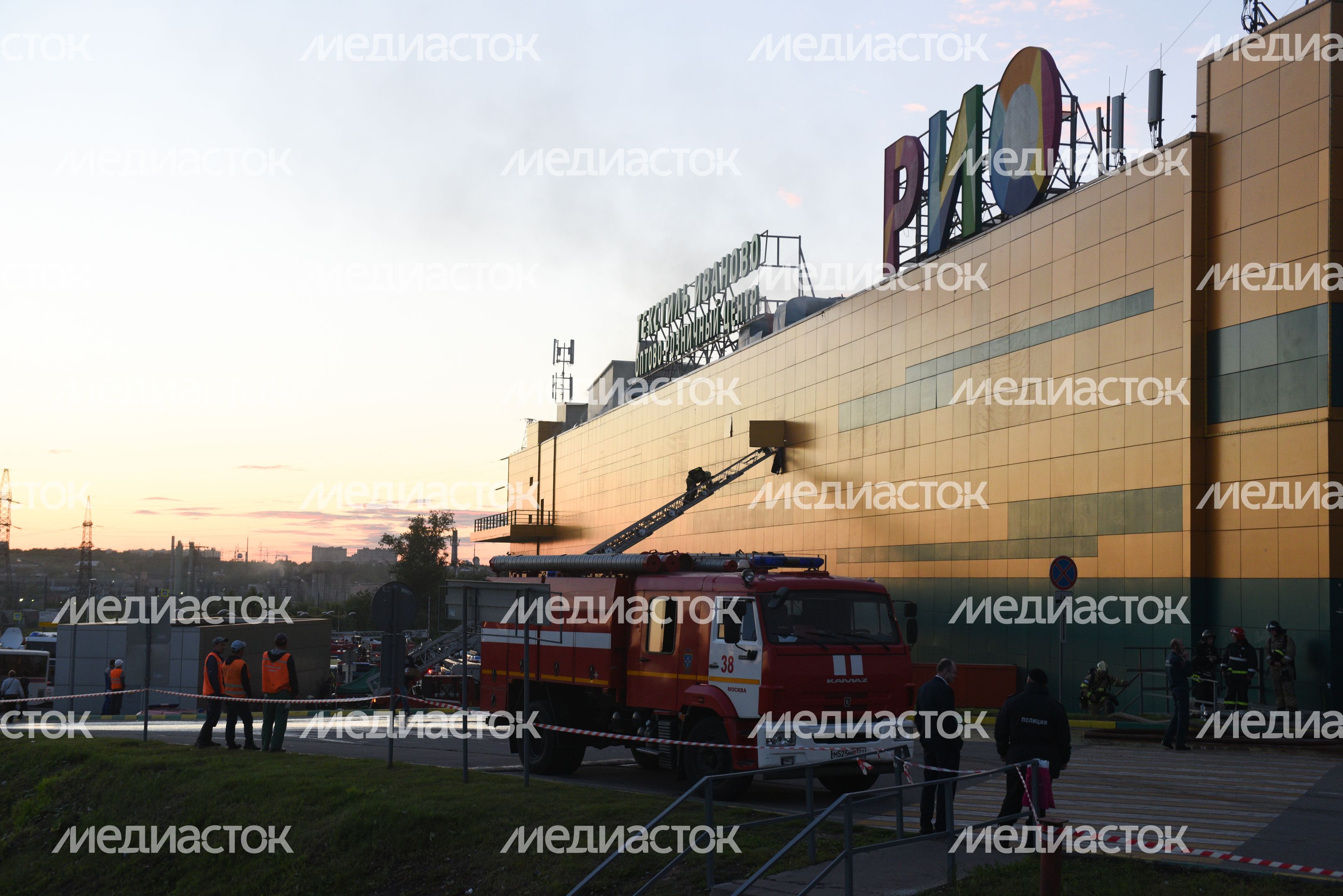 Пожар в ТЦ РИО на Дмитровском шоссе