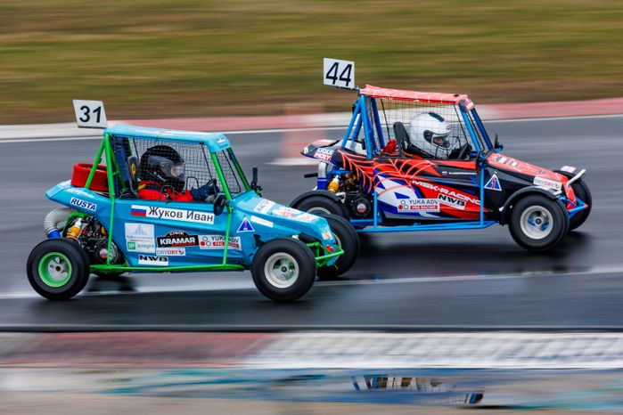 Детский заезд на мини-багги на гоночной трассе ADM Raceway в Мячково