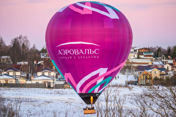 Воздушные шары в форме сердца в небе над Дмитровом