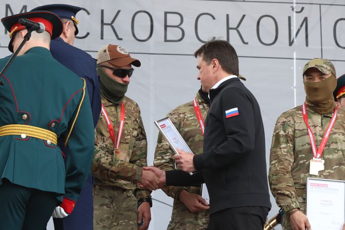 Андрей Воробьев вручил призы победителям III "Кубка Победы" по армейскому тактико-стрелковому многоборью