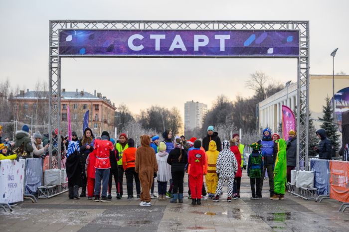 Новогодний забег в карнавальных костюмах Space Carnival 2024 в Королеве