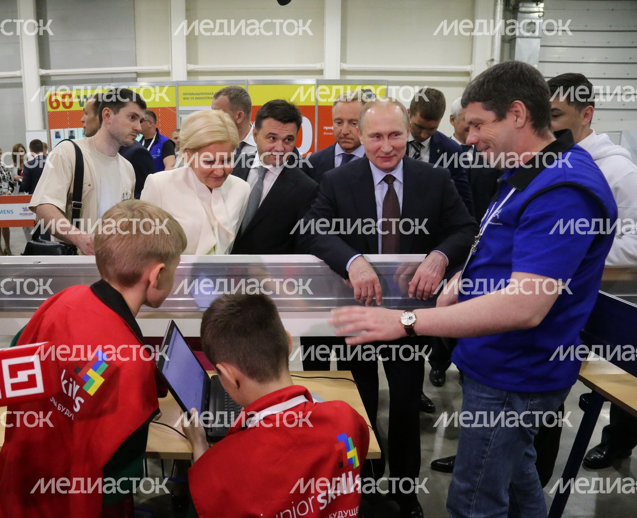 А. Воробьев и В. Путин посетили финал чемпионата рабочих профессий WorldSkills А. Воробьев и В. Путин посетили финал чемпионата рабочих профессий WorldSkills