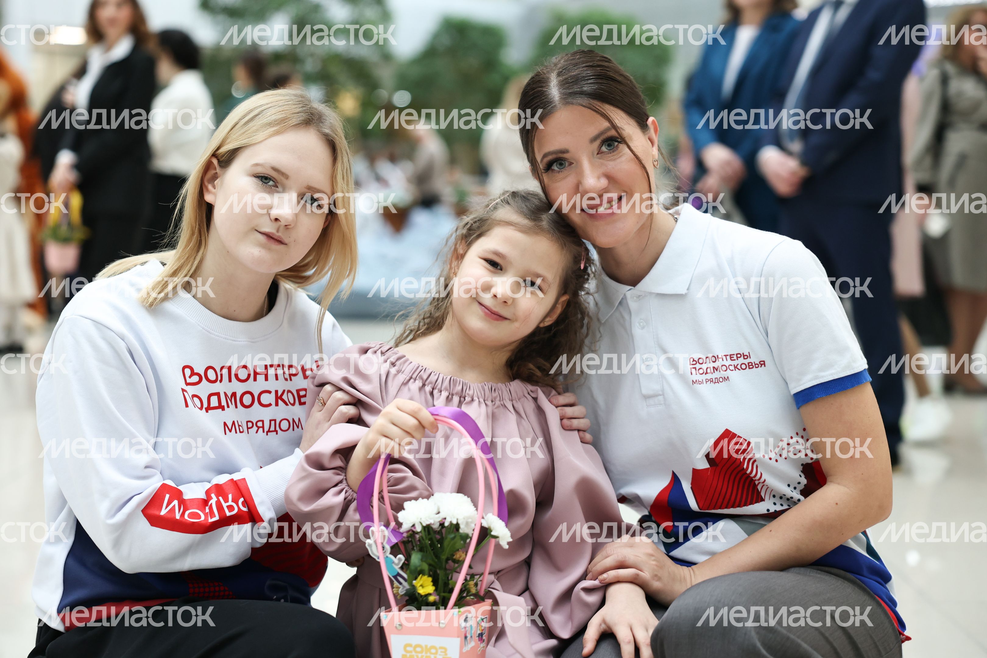 Женщин Подмосковья поздравили с Днем матери Женщин Подмосковья поздравили с Днем матери