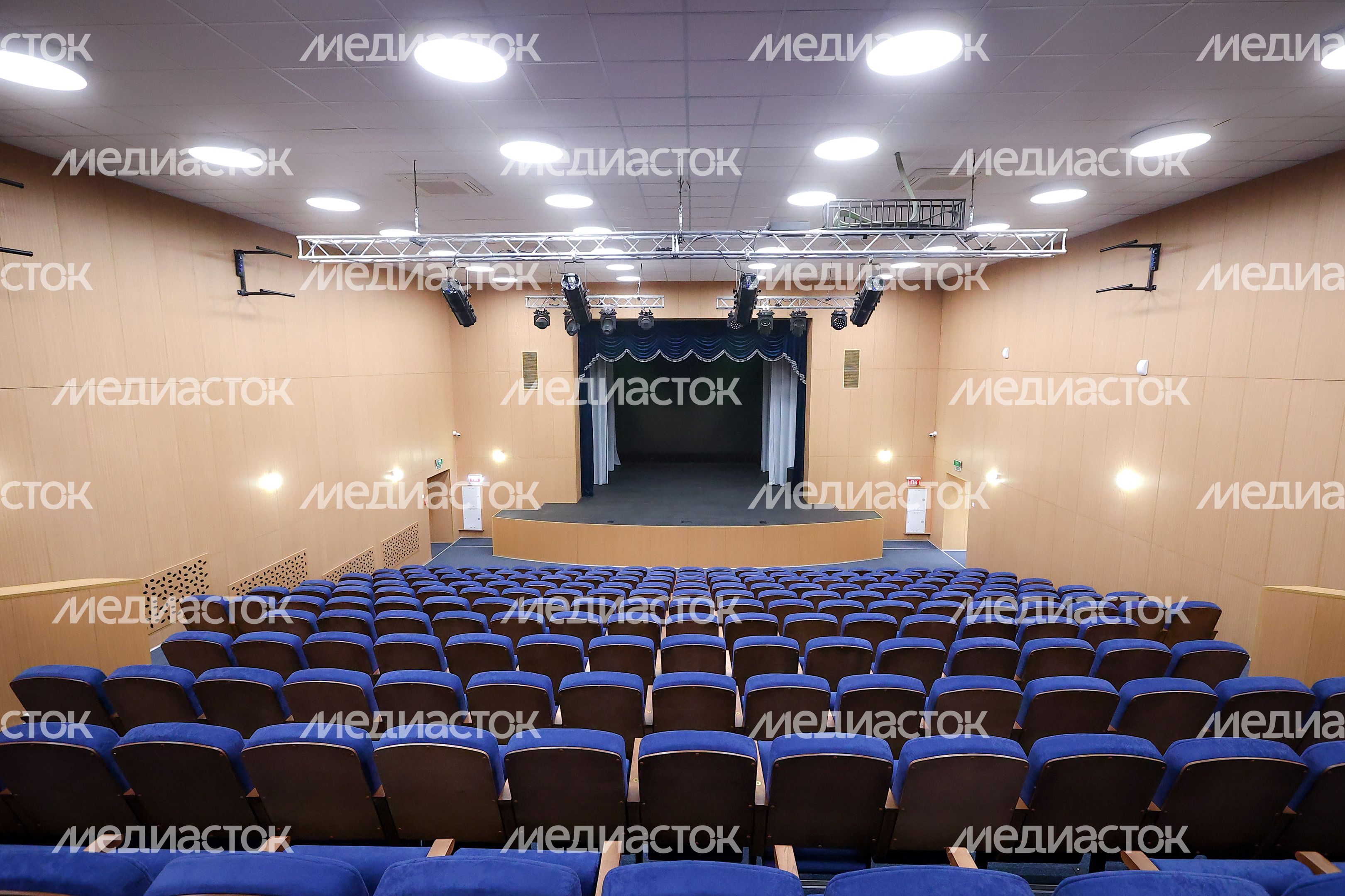 Проверка хода капремонта Центра культуры и творчества «Родники» в Волоколамске Губернатором Подмосковья
