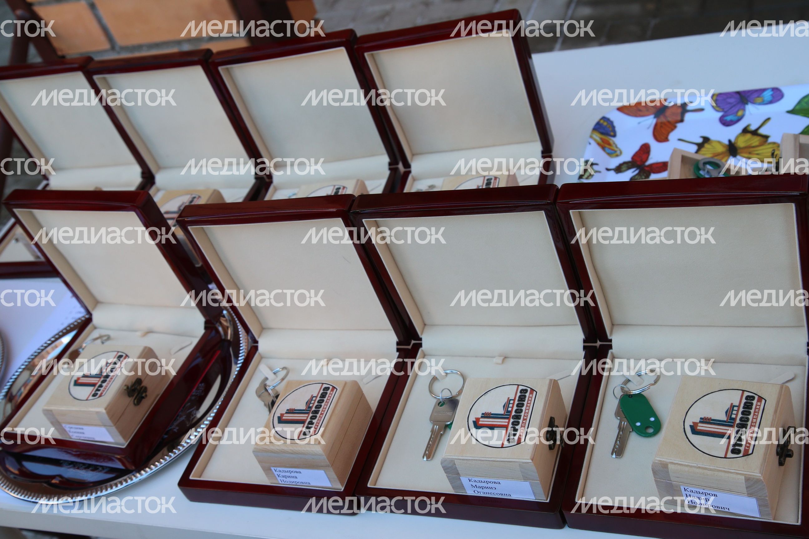 Воробьев вручил ключи от квартир в Котельниках переселенцам аварийных домов Дзержинского