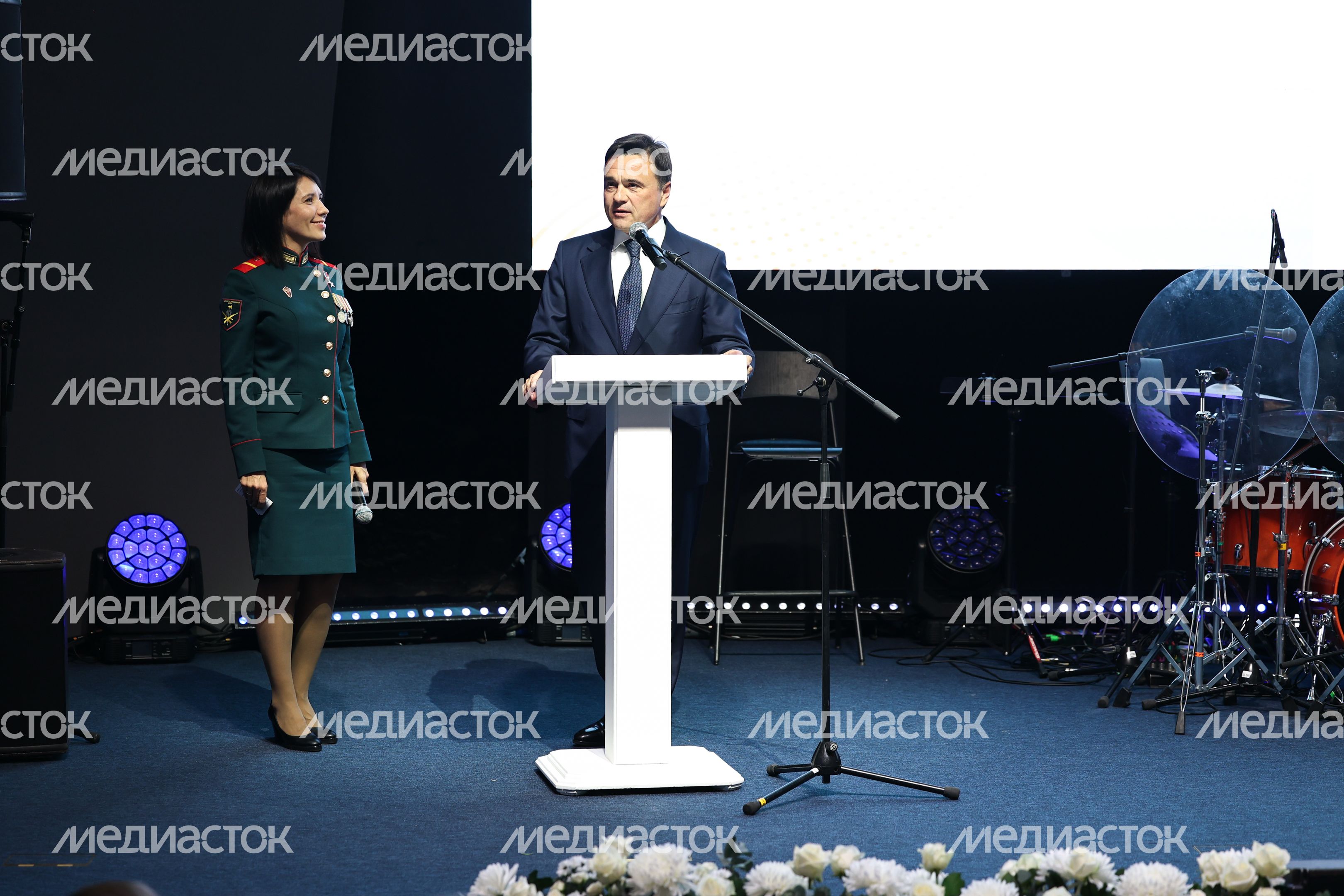Андрей Воробьев поздравил коллектив МОНИКИ с юбилеем Андрей Воробьев поздравил коллектив МОНИКИ с юбилеем