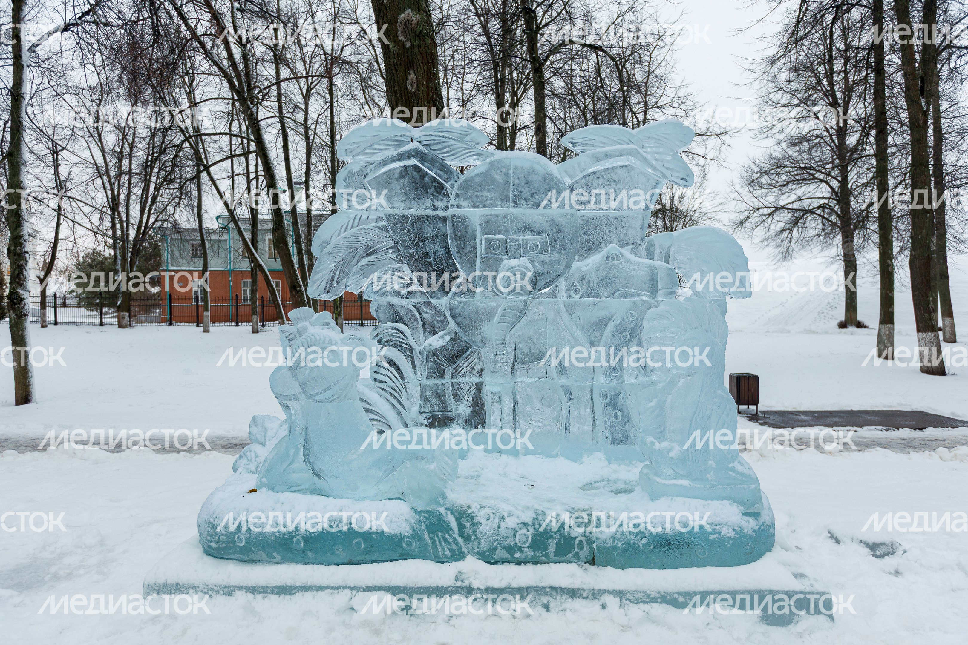 Ледяной городок на Исторической площади в Дмитрове