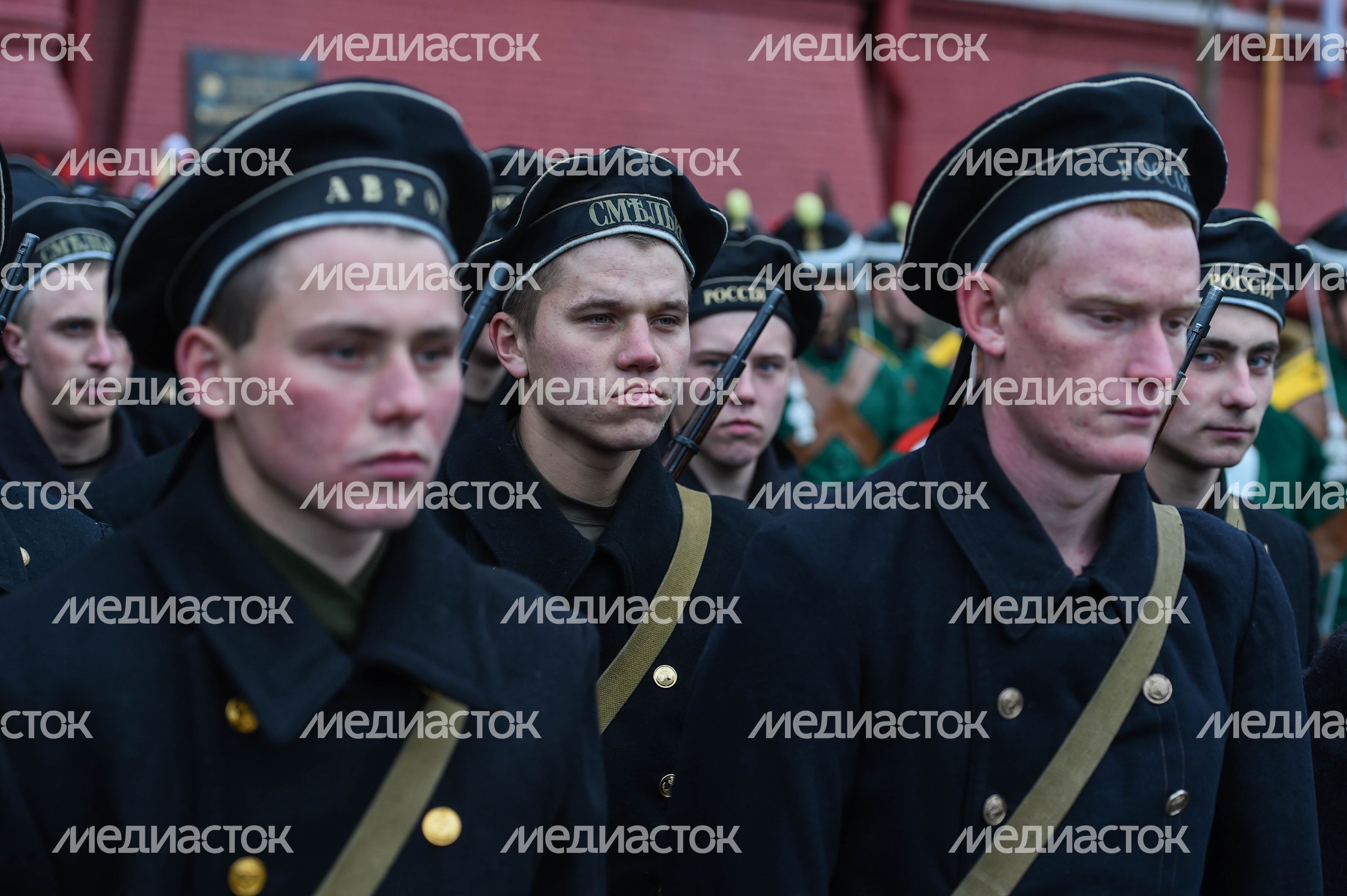 Торжественный марш в честь парада 1941 года на Красной площади в Москве