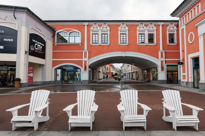 Торговый центр «Outlet Village Белая Дача» в Котельниках осенью