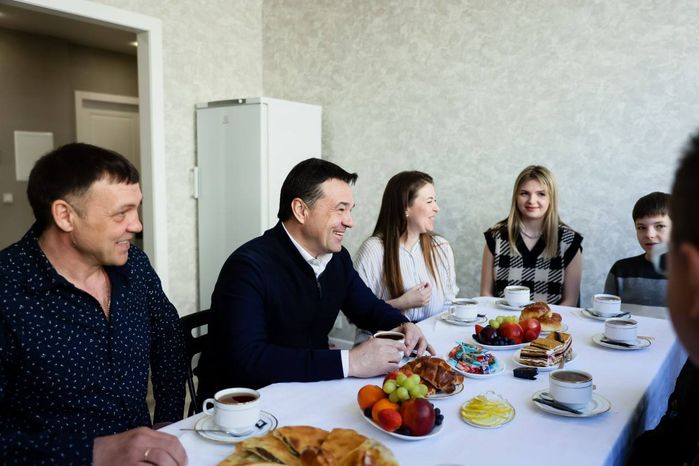 Поздравление Губернатором Подмосковья семьи Чмелевых  с новосельем