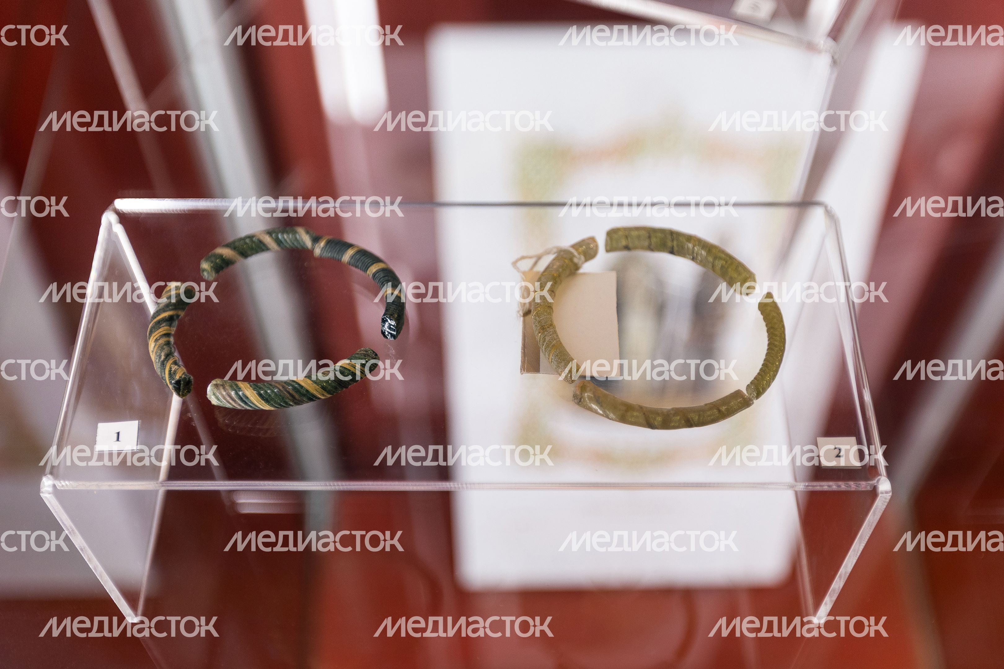 Украшения и детали одежды жителей Древней Руси на выставке «Стиль былых времен» в Музейно-выставочном комплексе Дмитровского кремля Украшения и детали одежды жителей Древней Руси на выставке «Стиль былых времен» в Музейно-выставочном комплексе Дмитровского кремля
