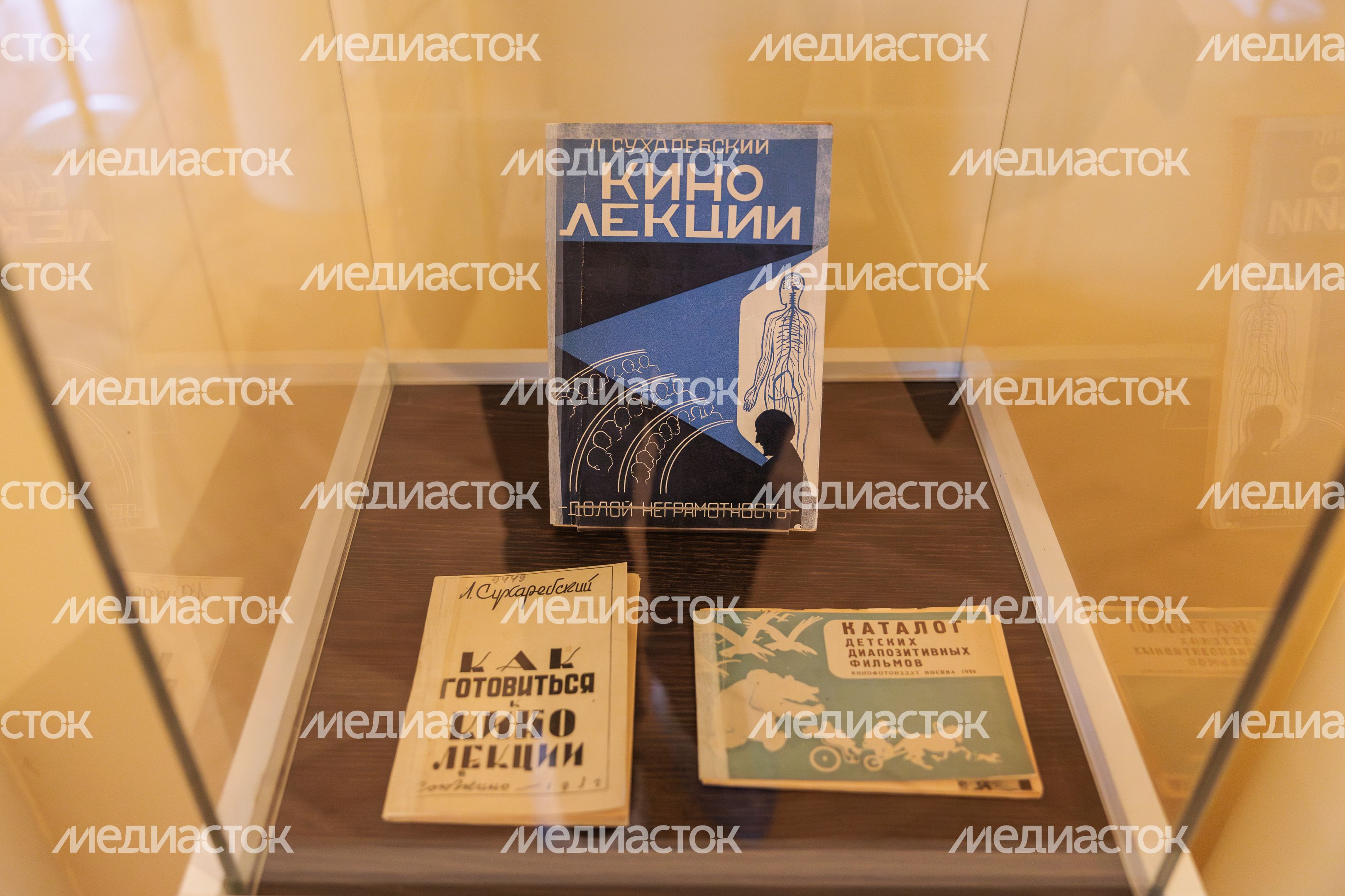 Выставка «Кино и революция» в музее-заповеднике «Горки Ленинские» Выставка «Кино и революция» в музее-заповеднике «Горки Ленинские»