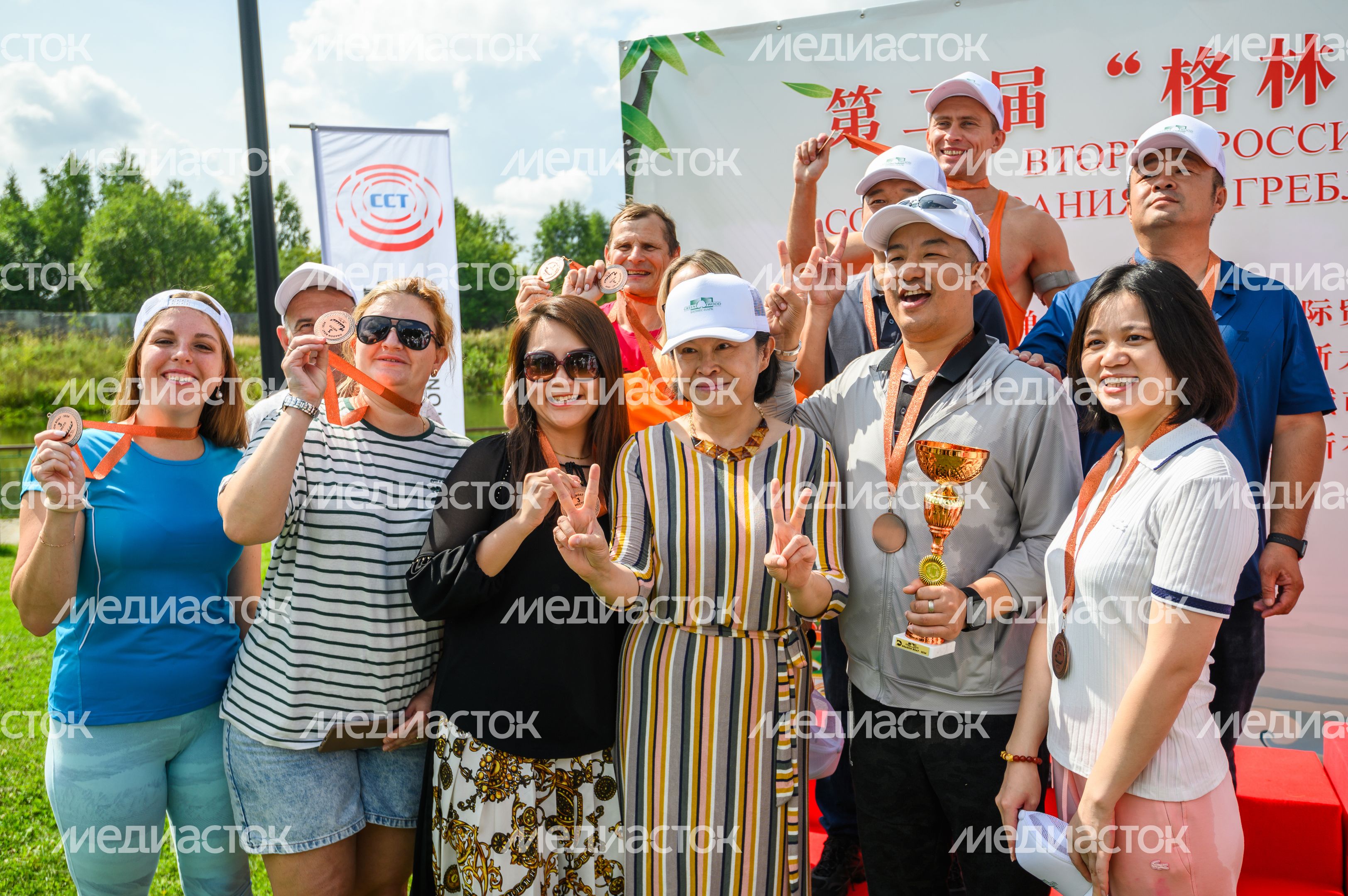 Гонки на лодках-драконах в Красногорске в год празднования 75-летия дипотношений КНР и России Гонки на лодках-драконах в Красногорске в год празднования 75-летия дипотношений КНР и России